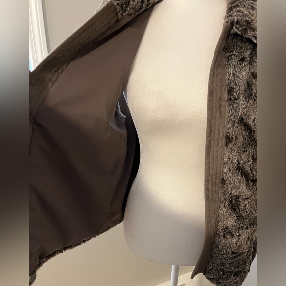 EUC Chico’s Faux Fur Vest Size 1 - Picture 6 of 8